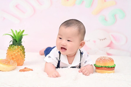 鄂尔多斯宝宝在妈妈肚子里